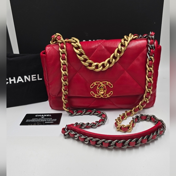 Chanel 19 small - Picture 1 of 16